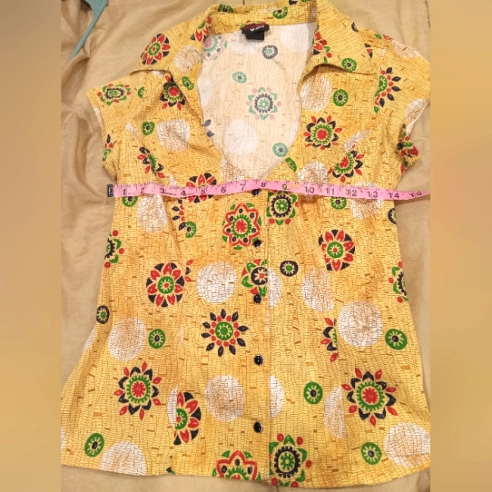 Switchblade Stilleto pin-up top